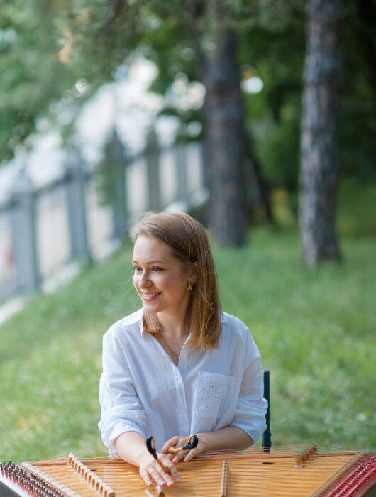Aleksandra Dzenisenia, cimbalom